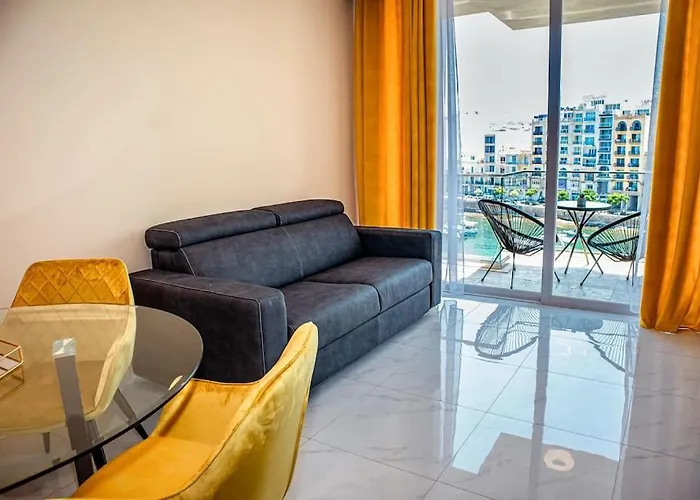 Stylish Seafront Spinola Apartment
