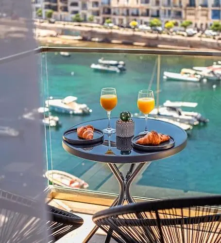 Stylish Seafront Spinola Apartment