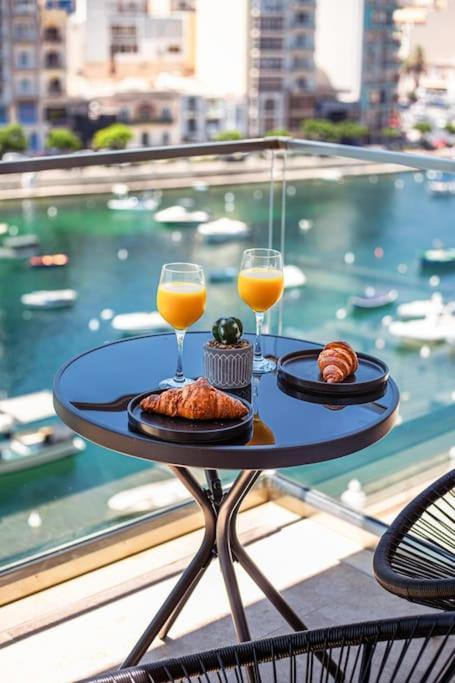 Stylish Seafront Spinola Apartment